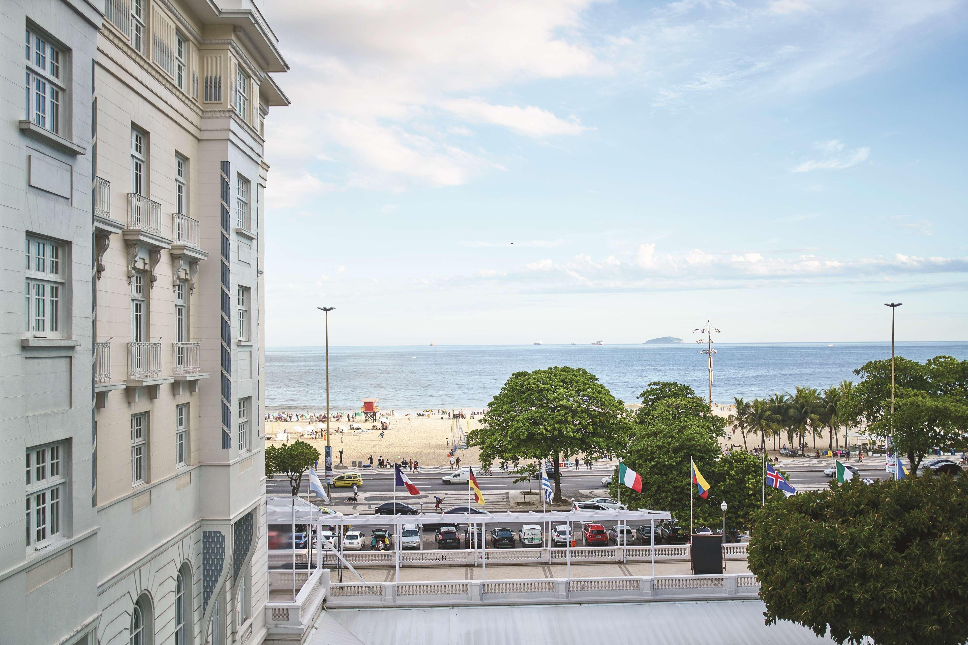 Copacabana Palace, A Belmond Hotel, 리오데자네이루 외부 사진 View of the beach from the hotel