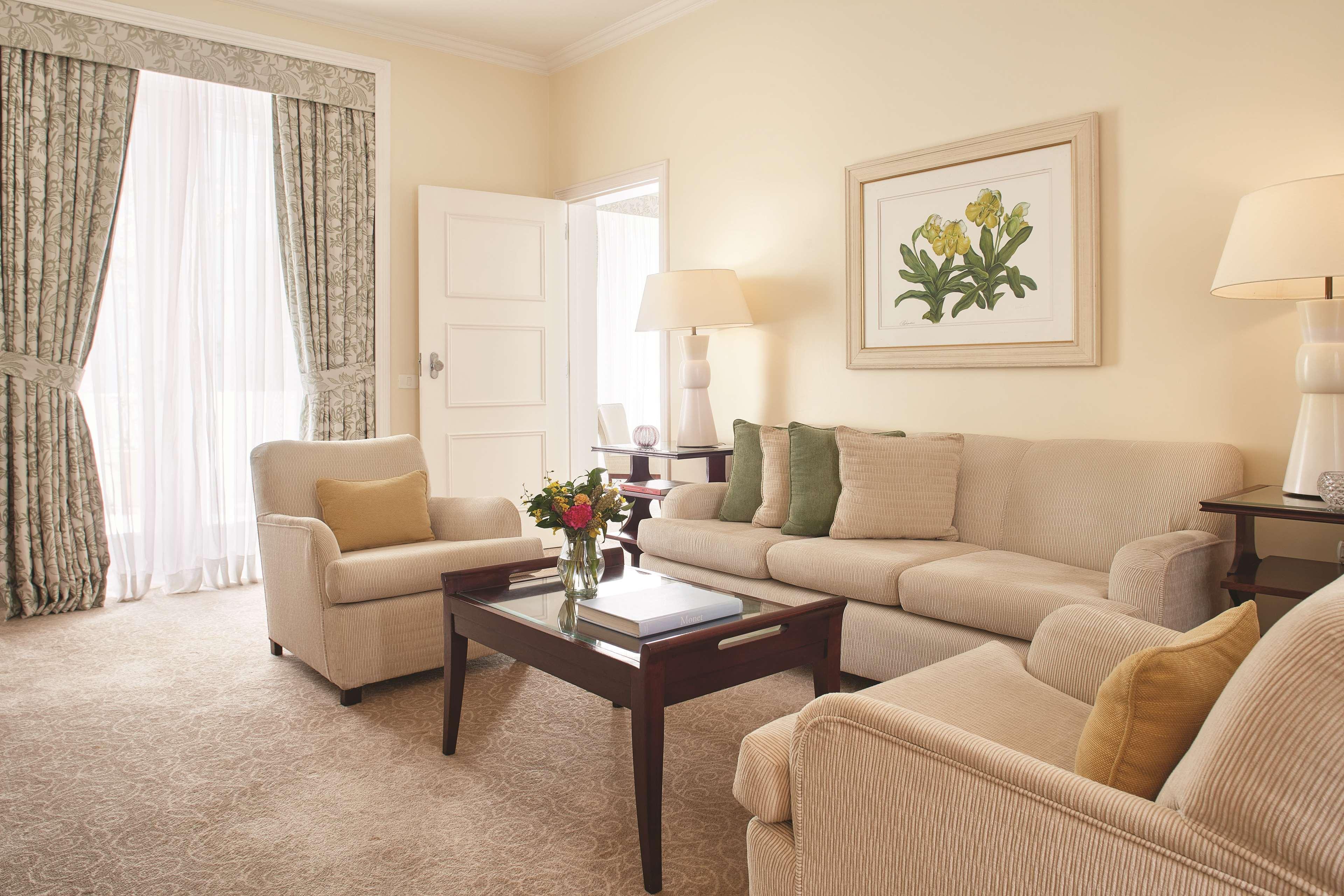 Copacabana Palace, A Belmond Hotel, 리오데자네이루 외부 사진 A living room at the Ritz-Carlton, Boston