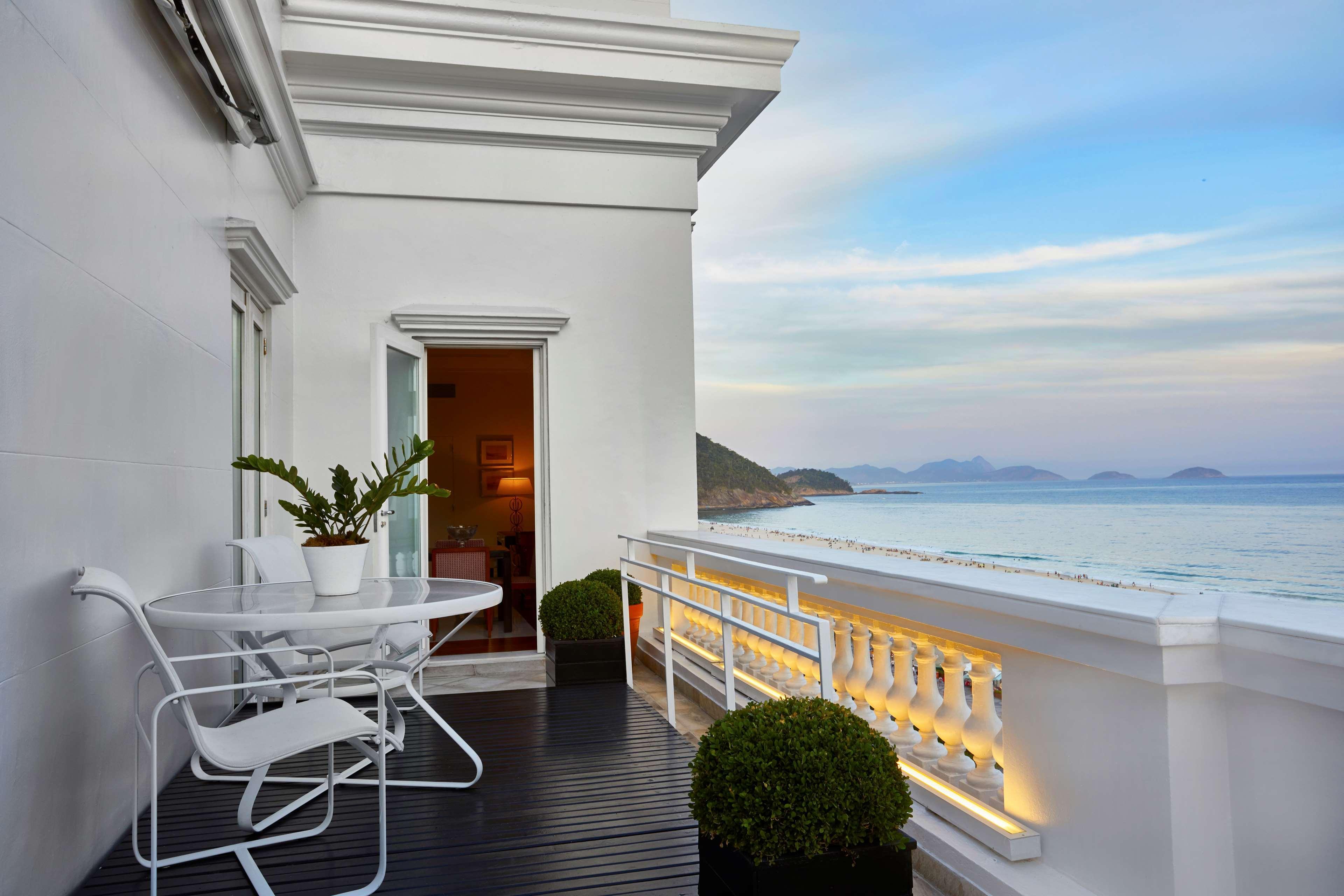 Copacabana Palace, A Belmond Hotel, 리오데자네이루 외부 사진 A balcony